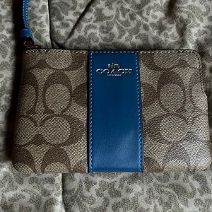 This is an adorable Coach Wallet/Wristlet. NWT. Make me an offer!